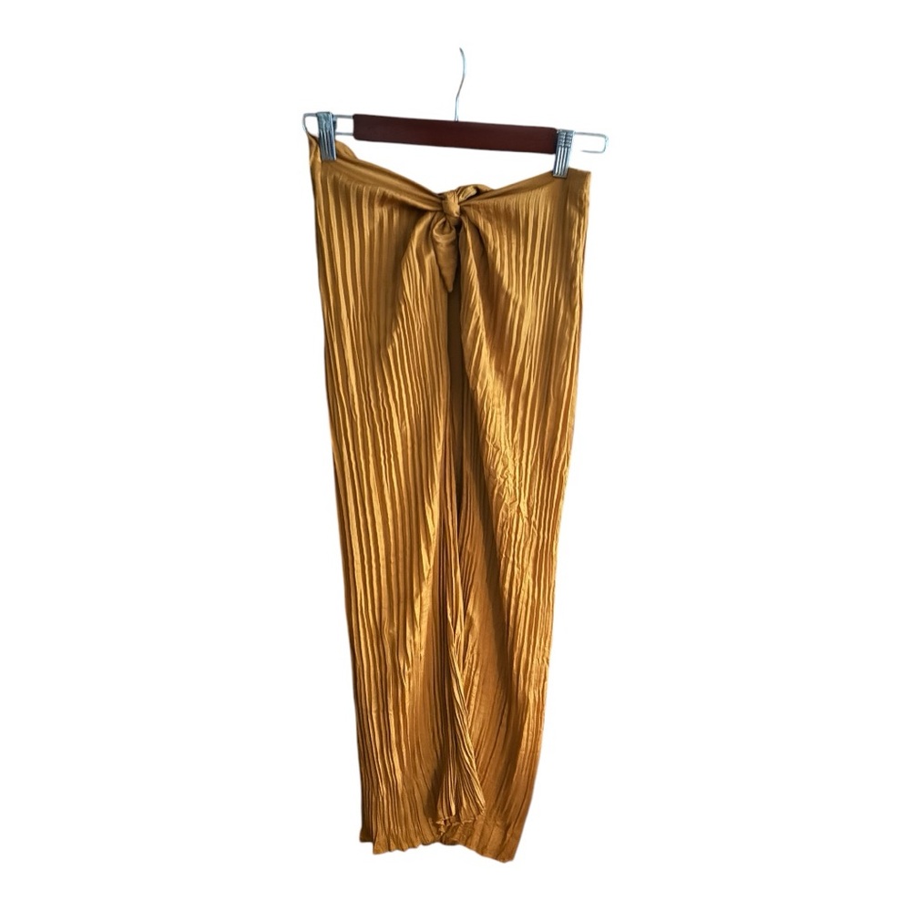 Elegant Gold Pleated Skirt